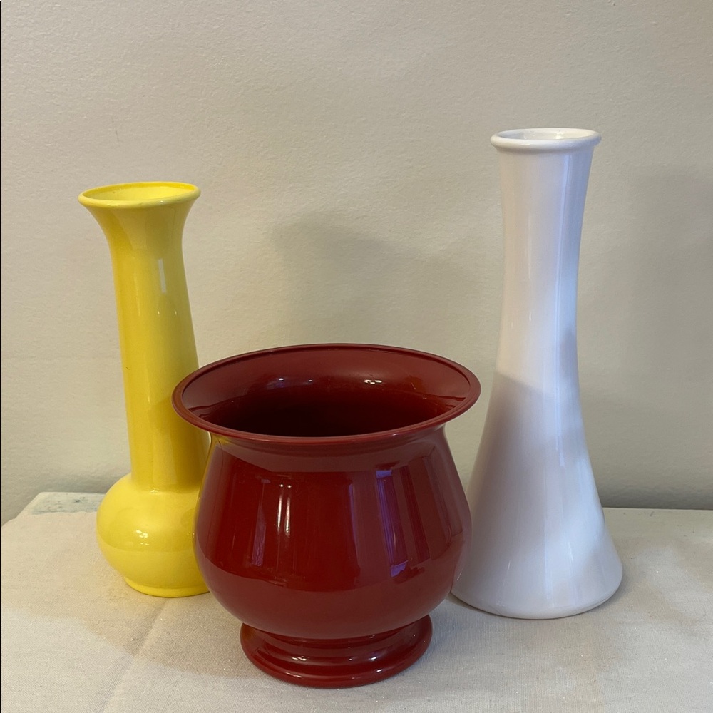 Mid Century Modern Vintage Plastic Vase Set of 3`